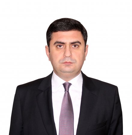 Özünü `XƏZƏR XAQANI` zənn edən icra başçısı Özünü `XƏZƏR XAQANI` zənn edən icra başçısı